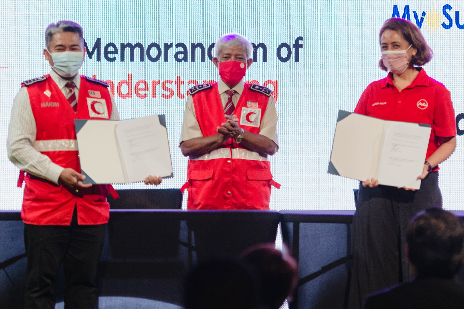 AirAsia Academy signed a MOU with the Malaysia Red Cross and Red Crescent Society on Sunday. Click to enlarge.