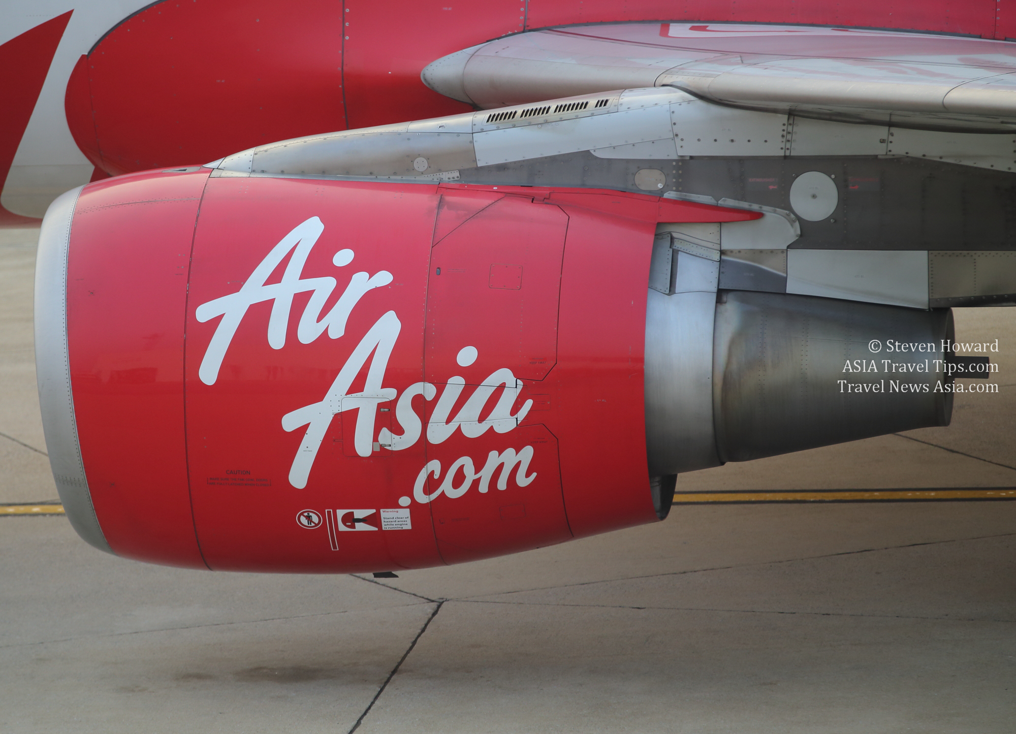 Engine of an AirAsia Airbus A320. Picture by Steven Howard of TravelNewsAsia.com Click to enlarge.