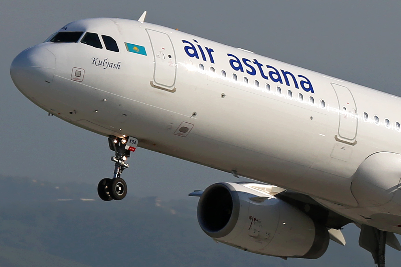 Air Astana Airbus A321 reg: P4-KDA. Click to enlarge.