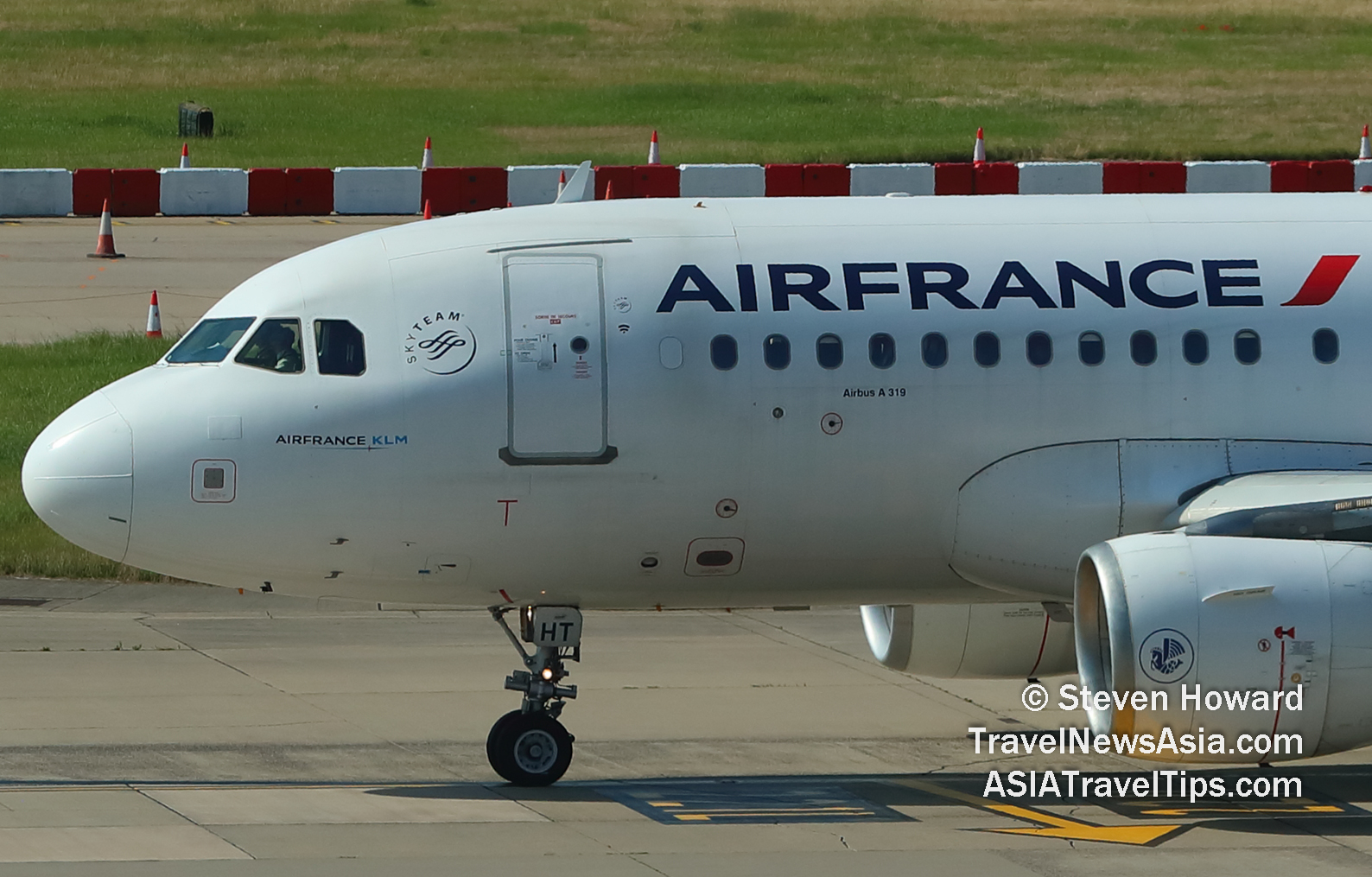 Air France Airbus A319 reg: F-GRHT. Picture by Steven Howard of TravelNewsAsia.com. Click to enlarge.