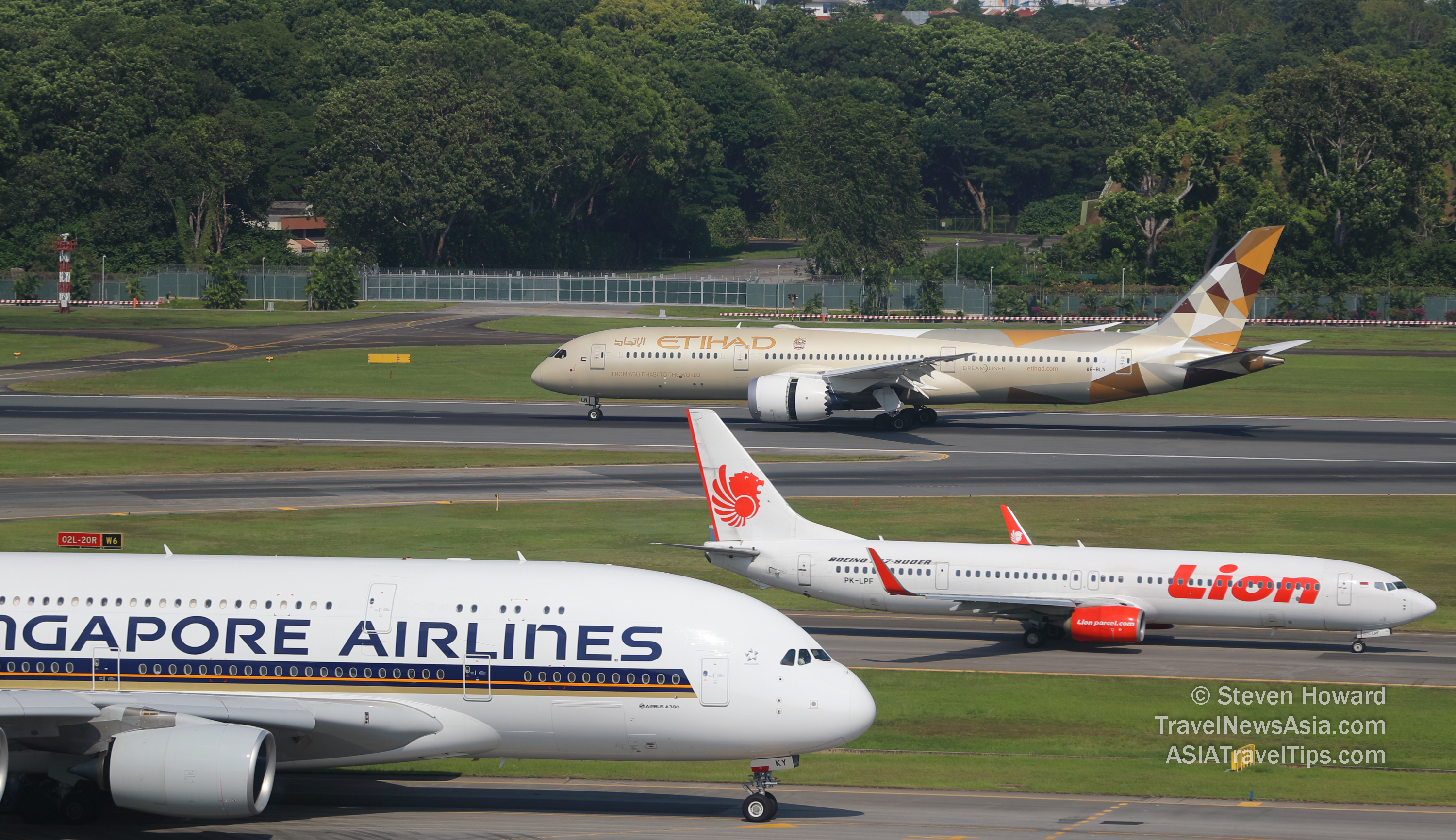 Aircraft at Changi Airport in Singapore. Picture by Steven Howard of TravelNewsAsia.com Click to enlarge.