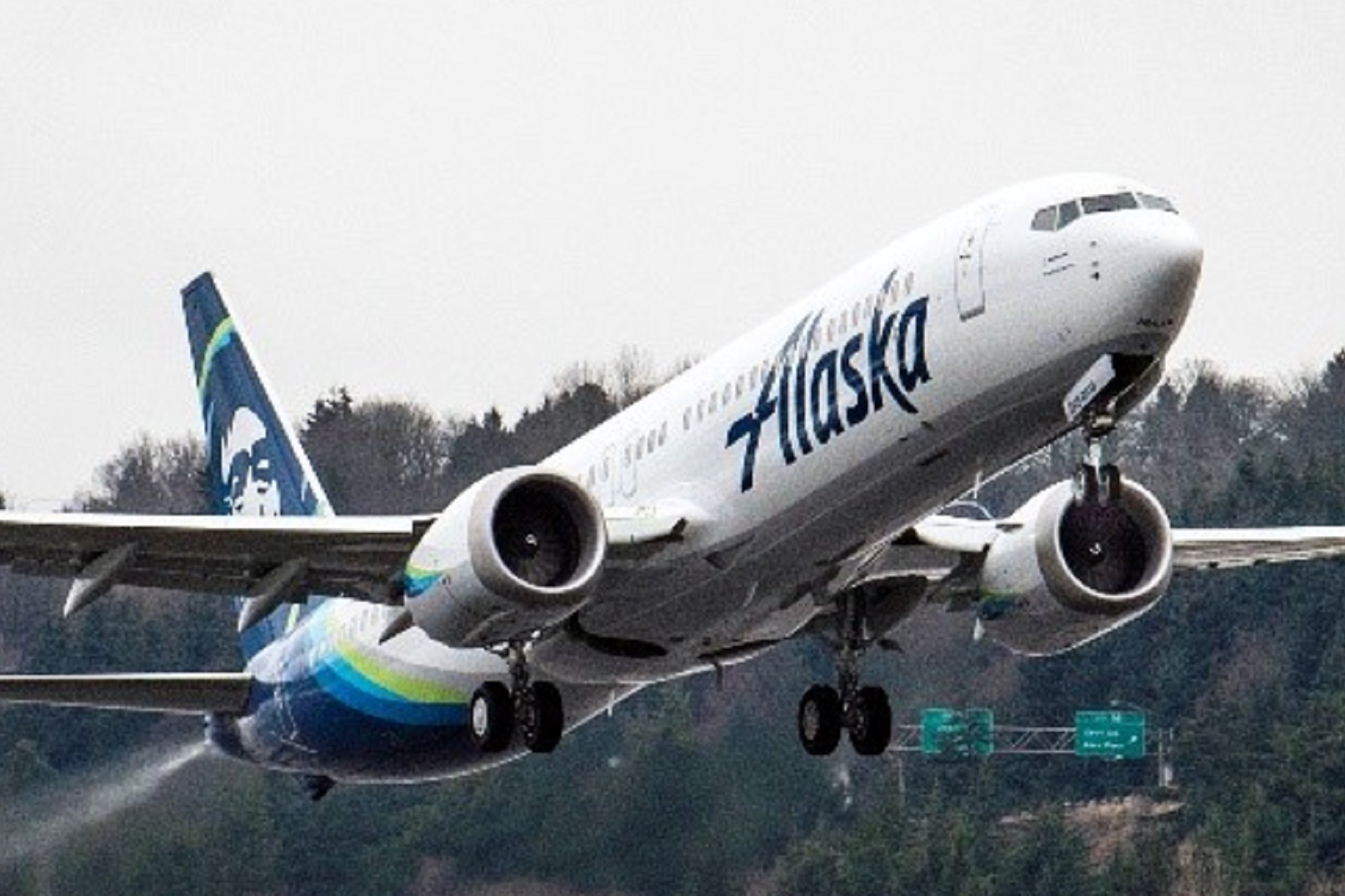 Alaska Airlines Boeing 737-9. Click to enlarge.