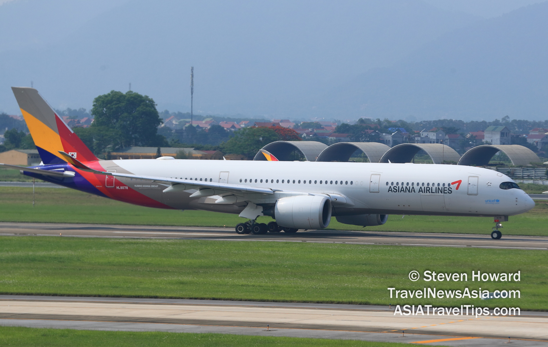 Asiana Airlines Airbus A350 reg: HL8078. Picture by Steven Howard of TravelNewsAsia.com Click to enlarge.