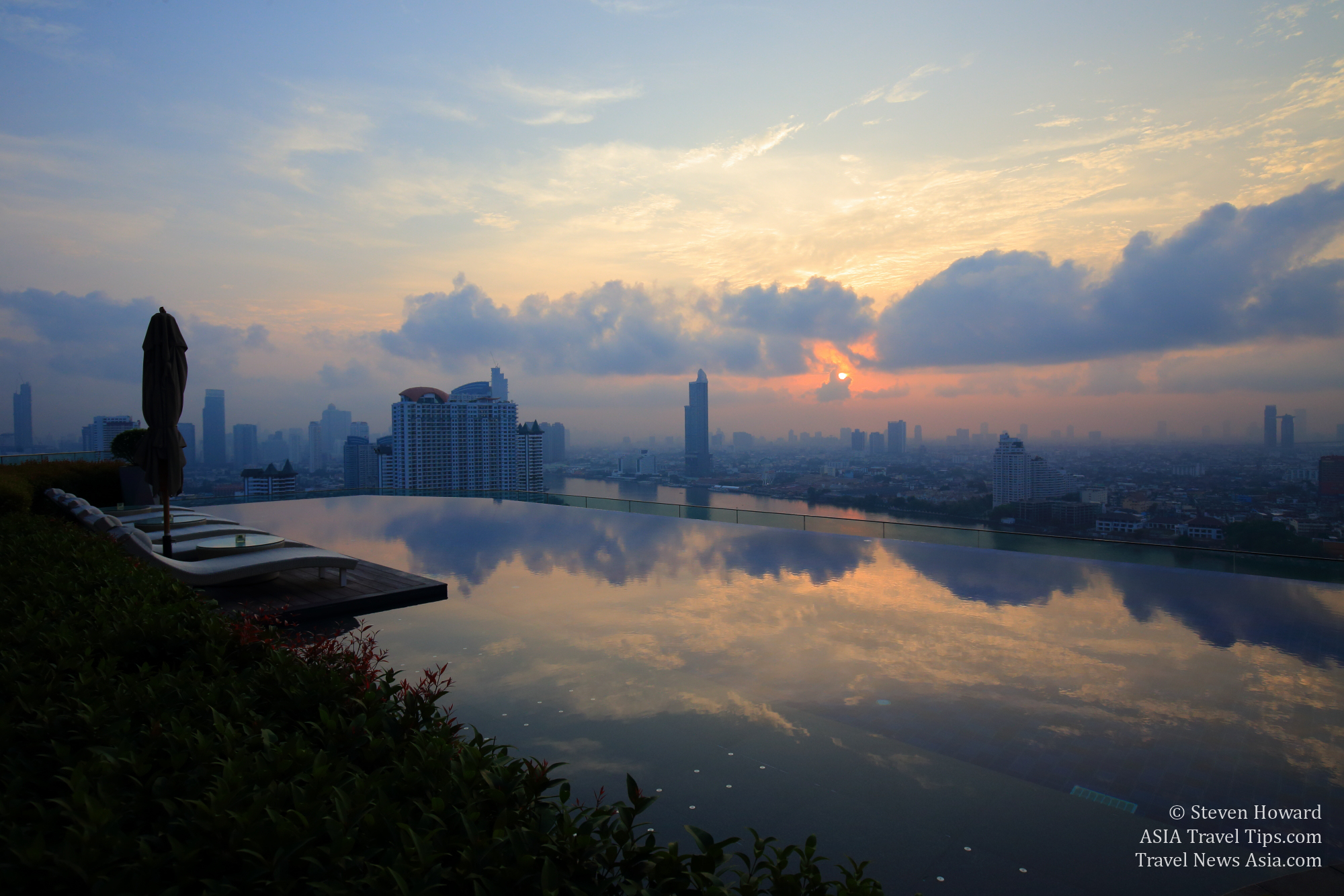 Great views from the Avani+ Riverside Hotel in Bangkok, Thailand. Picture by Steven Howard of TravelNewsAsia.com Click to enlarge.
