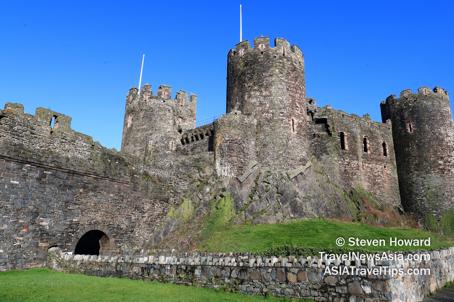 It is now much easier for eligible travellers to enter the UK and visit beautiful places like Conwy Castle in North Wales. Picture by Steven Howard of TravelNewsAsia.com Click to enlarge.