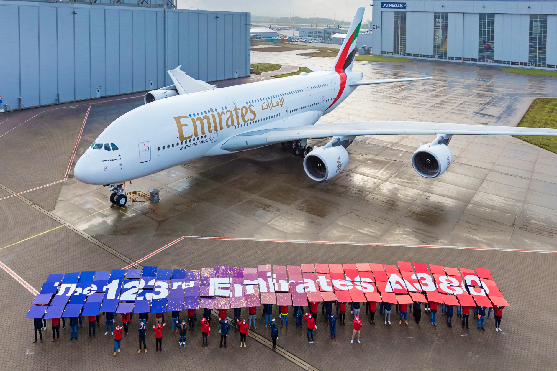 Emirates took delivery of its 123rd Airbus A380 superjumbo jet on Thursday, the final new A380 aircraft to join the airline’s fleet. Click to enlarge.