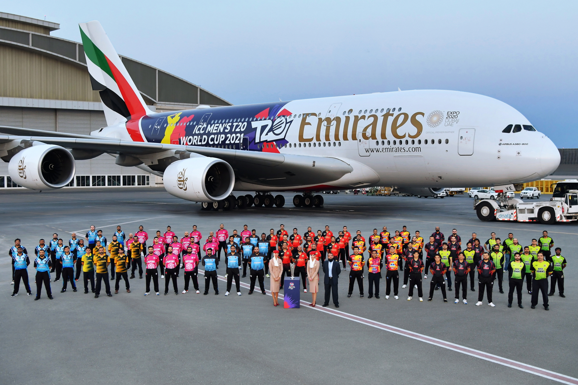 Emirates has painted an Airbus A380 in a special livery to celebrate and promote the ICC Men’s T20 World Cup, which is currently taking place for the first time in the UAE and Oman from 17 October to 14 November 2021.  Click to enlarge.