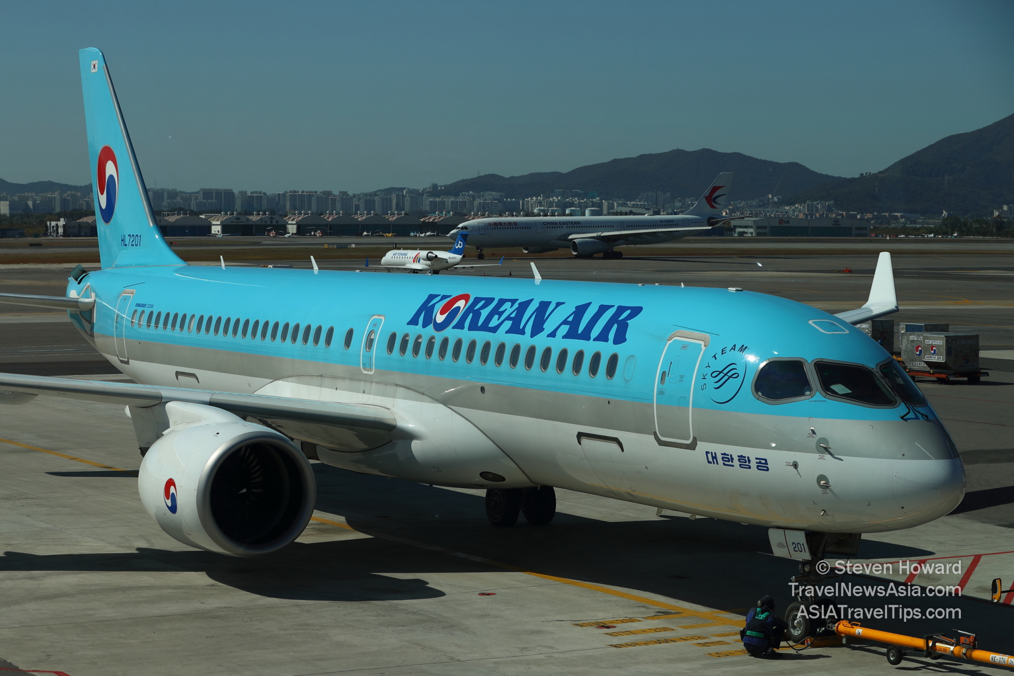 Korean Air Airbus A220-300. Picture by Steven Howard of TravelNewsAsia.com Click to enlarge.