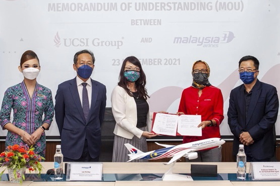 The MOU was signed by the CEO of UCSI Group and Vice-Chancellor of UCSI University, Professor Datuk Ir. Ts. Dr. Siti Hamisah Binti Tapsir and Malaysia Airlines Group Chief Marketing and Customer Experience Officer, Lau Yin May at UCSI University in Cheras, Kuala Lumpur. Click to enlarge.