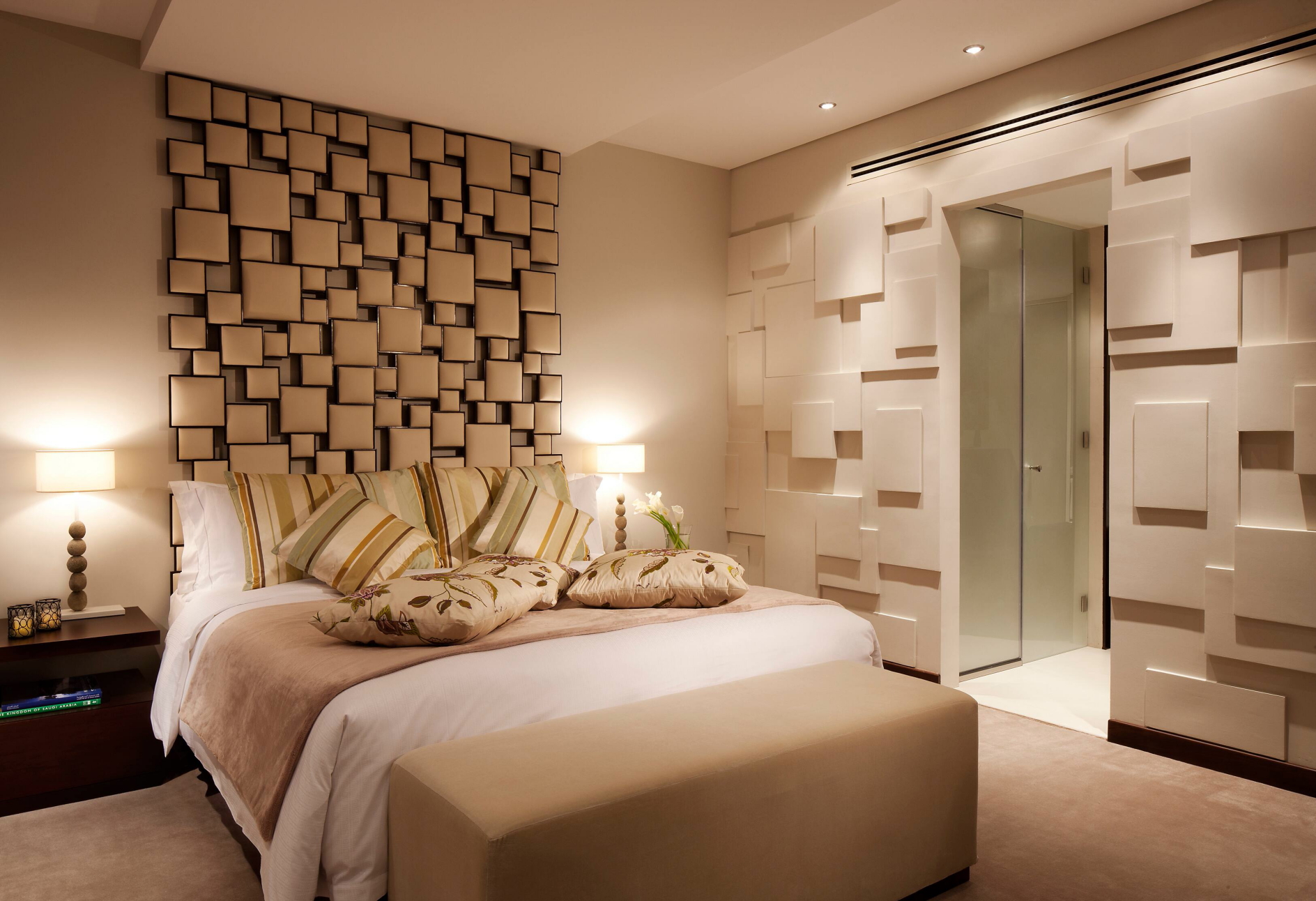 South Wing Oasis Suite Bedroom at Mandarin Oriental Al Faisaliah, Riyadh. Click to enlarge.