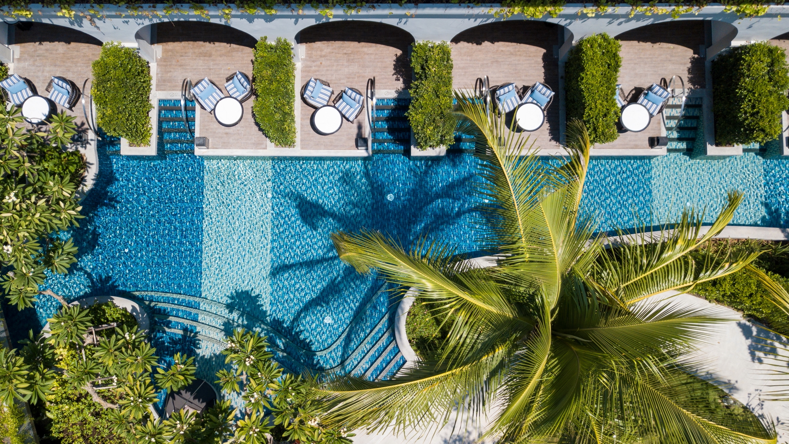Twenty four ‘The Level Pool Access Rooms’ at the Meliá Samui on Choeng Mon Beach offer guests private terraces that segue to a 700m-long lagoon pool meandering through the resort’s lush grounds like a river. Click to enlarge.