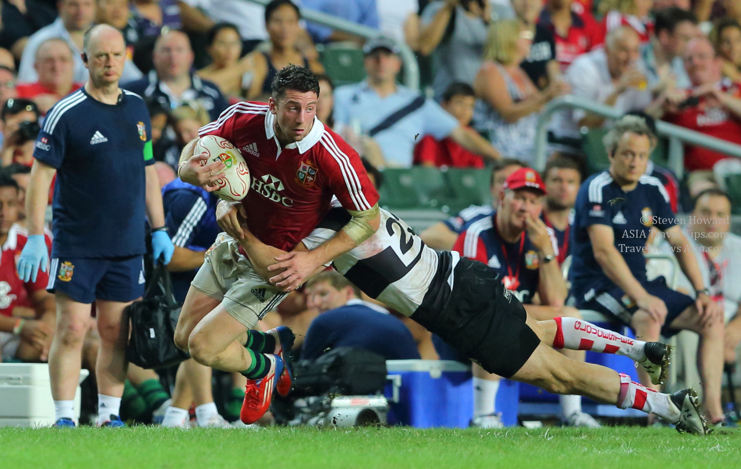 The British & Irish Lions in action against the Barbarians in Hong Kong in 2013. Picture by Steven Howard of TravelNewsAsia.com Click to enlarge.