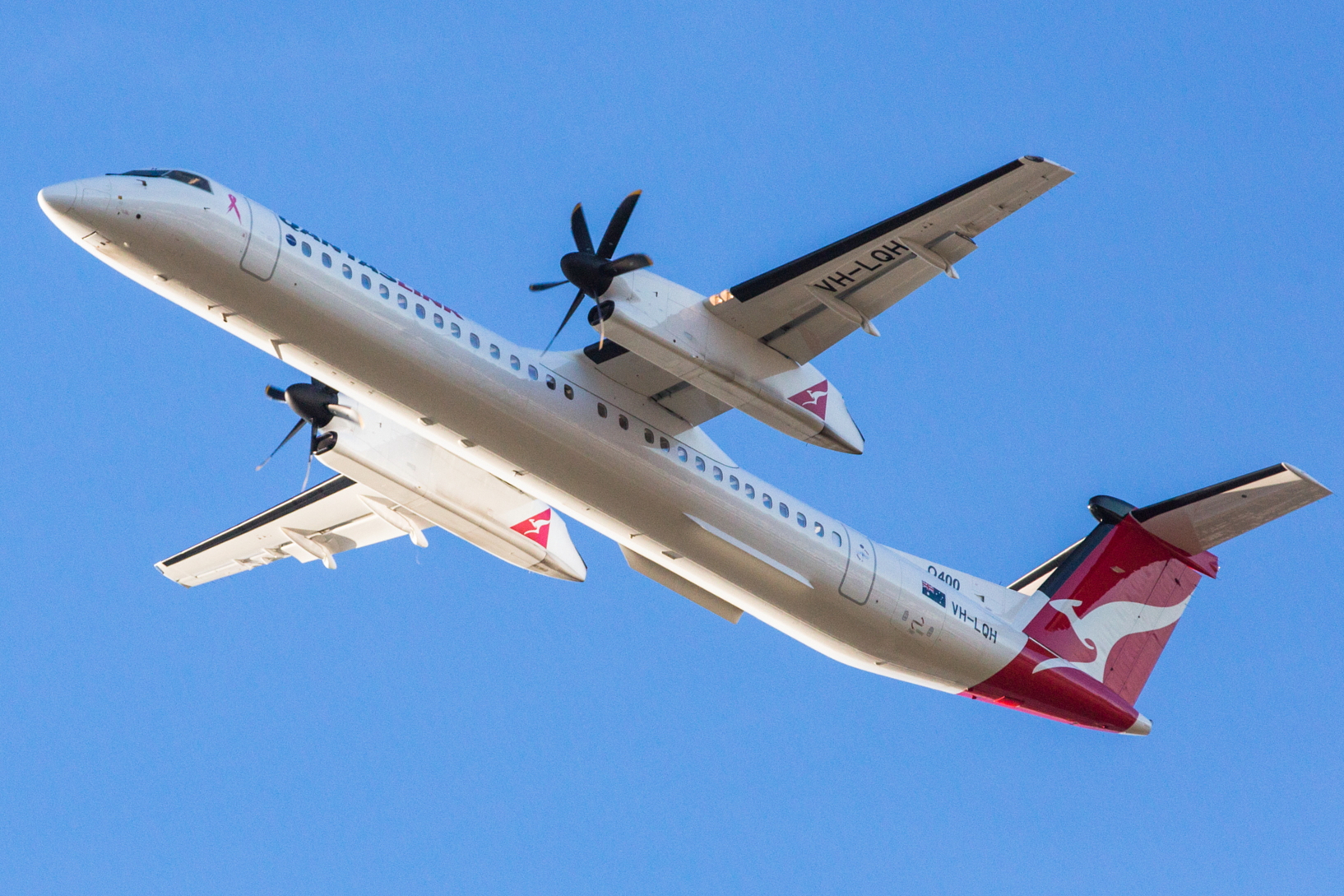 Qantas Q400 reg: VH-LQH. Click to enlarge.