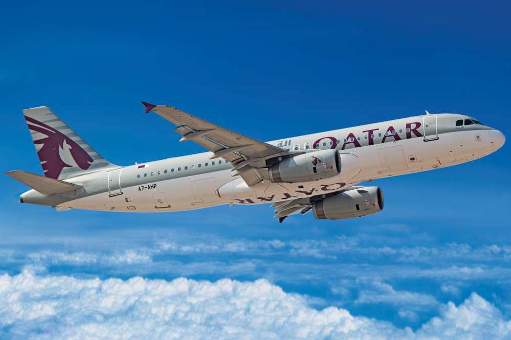 Qatar Airways Airbus A320 reg: A7-AHP. Click to enlarge.