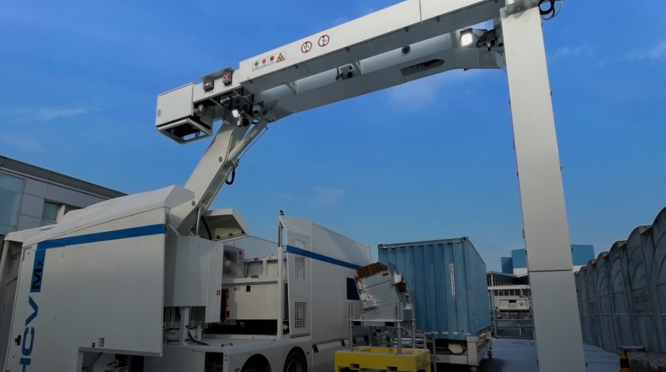 Smiths Detection’s HCVM XT X-ray screening system has a throughput of up to 25 vehicles an hour in mobile scanning mode and up to 100 trucks an hour in pass-through mode, with a steel penetration of up to 320mm, providing detailed X-ray images that also distinguishes organic and inorganic material. Click to enlarge.
