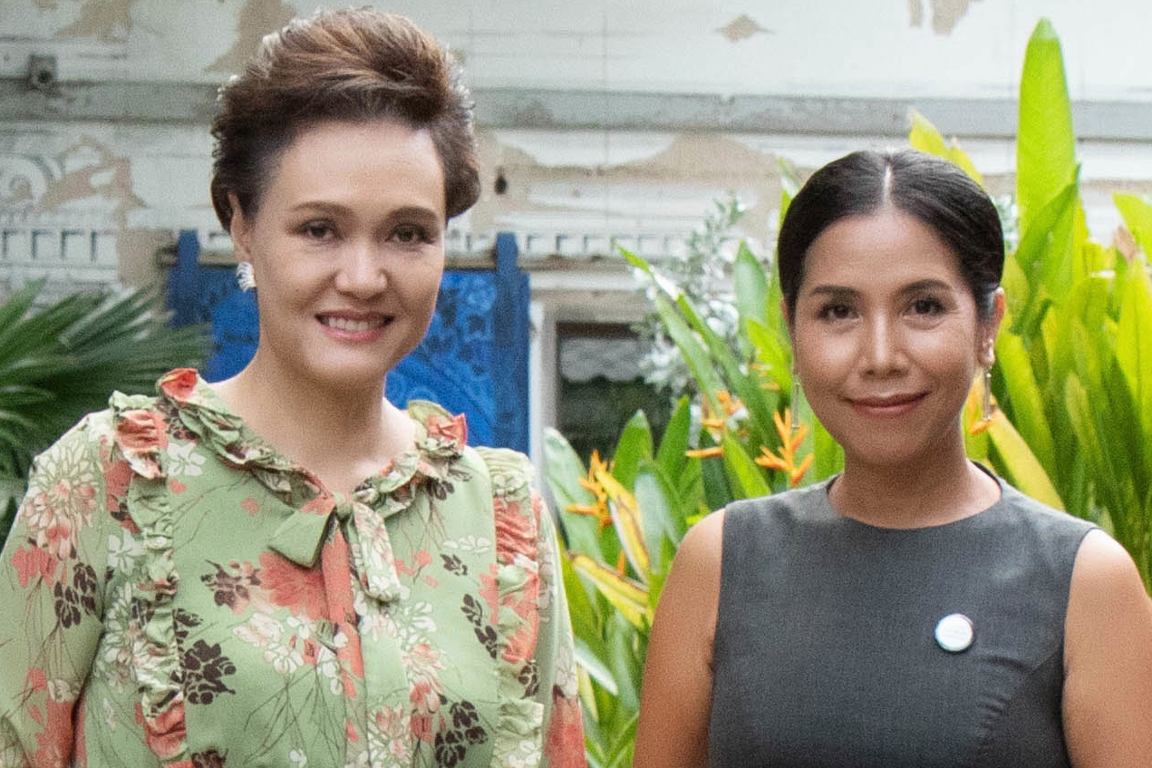 Ms Suphajee Suthumpun (left), Group Chief Executive Officer, Dusit International with Ms Roatchana Sungthong, Director - Thailand, World Animal Protection. Click to enlarge.