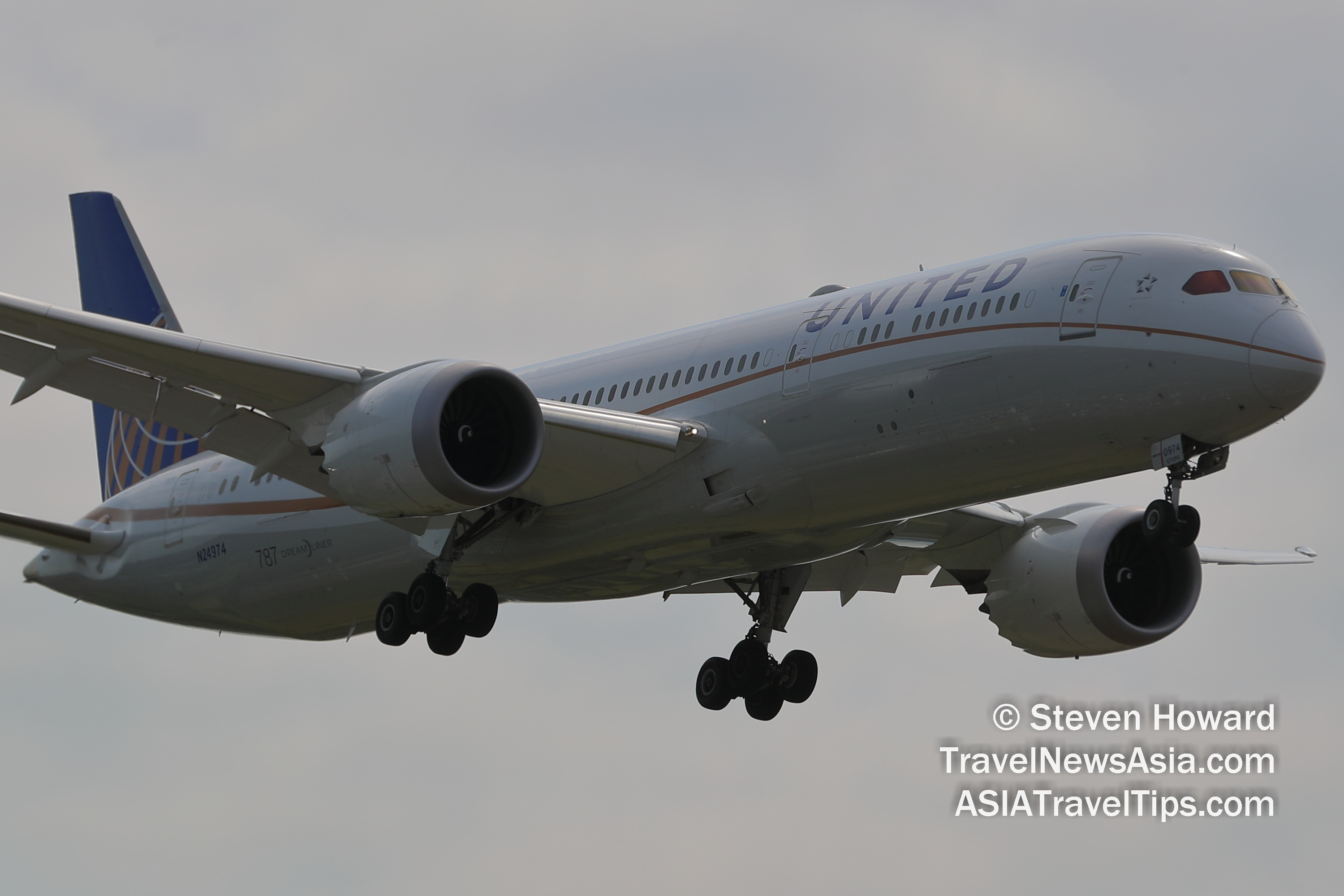 United Airlines Boeing 787-9 reg: N24974. Picture by Steven Howard of TravelNewsAsia.com Click to enlarge.