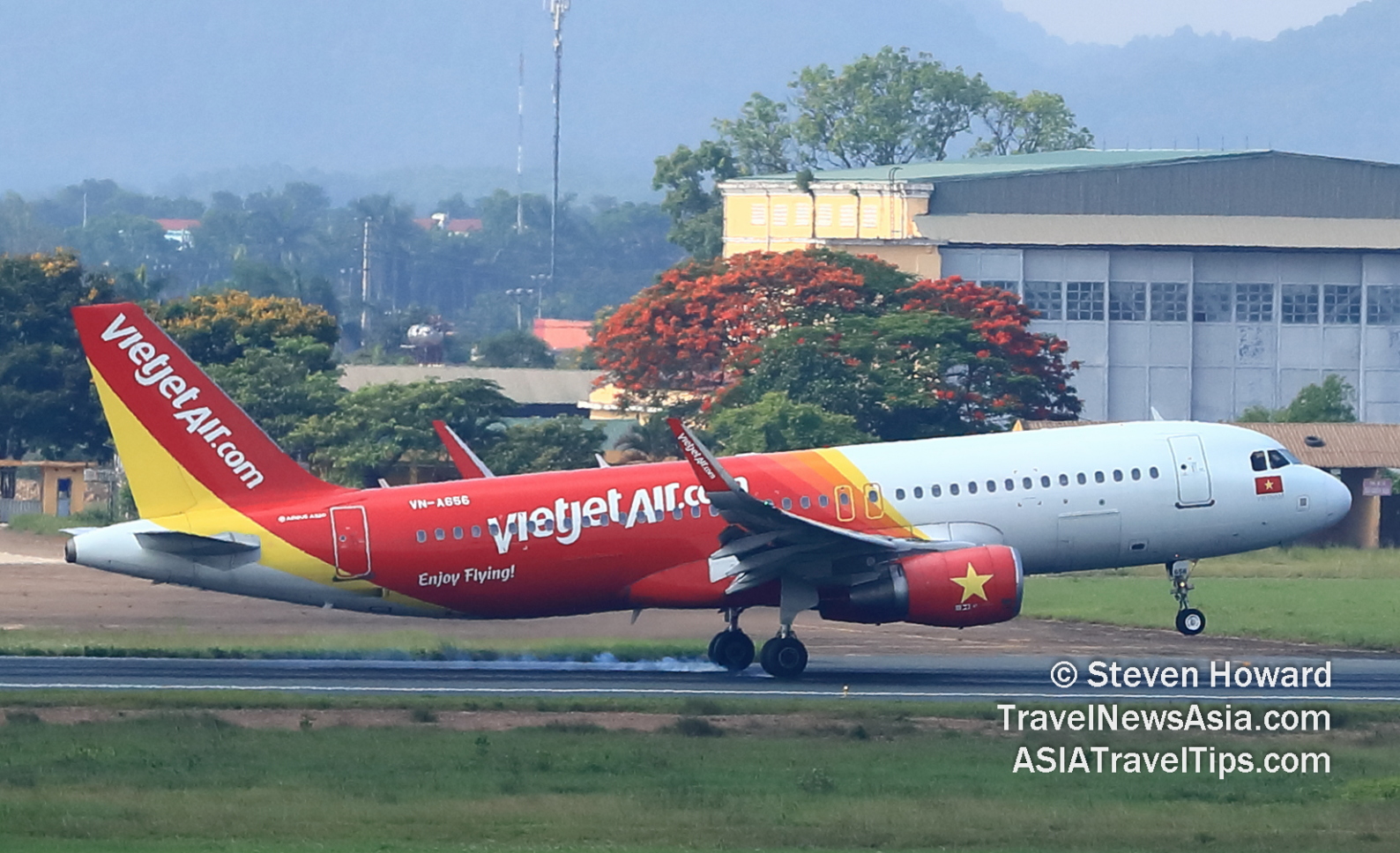 Vietjet Airbus A320 reg: VN-A656. Picture by Steven Howard of TravelNewsAsia.com Click to enlarge.