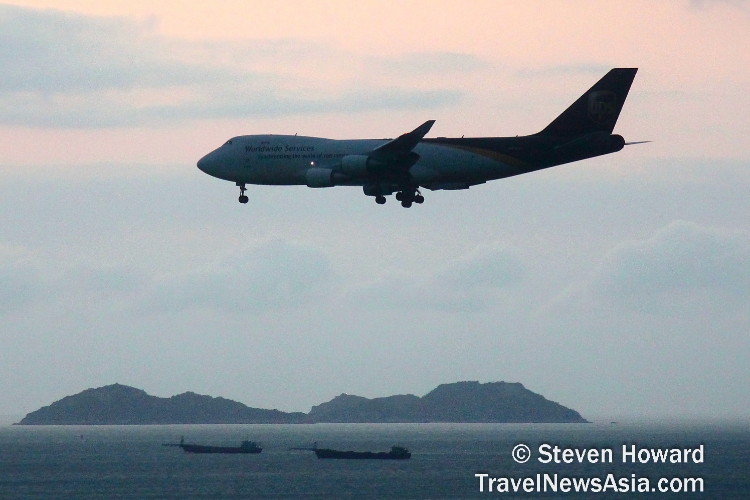 UPS Boeing 747F about to land at Hong Kong International Airport (HKIA). Picture by Steven Howard of TravelNewsAsia.com Click to enlarge.