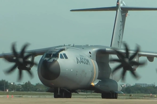 A400MGrizzlyBearLandingM