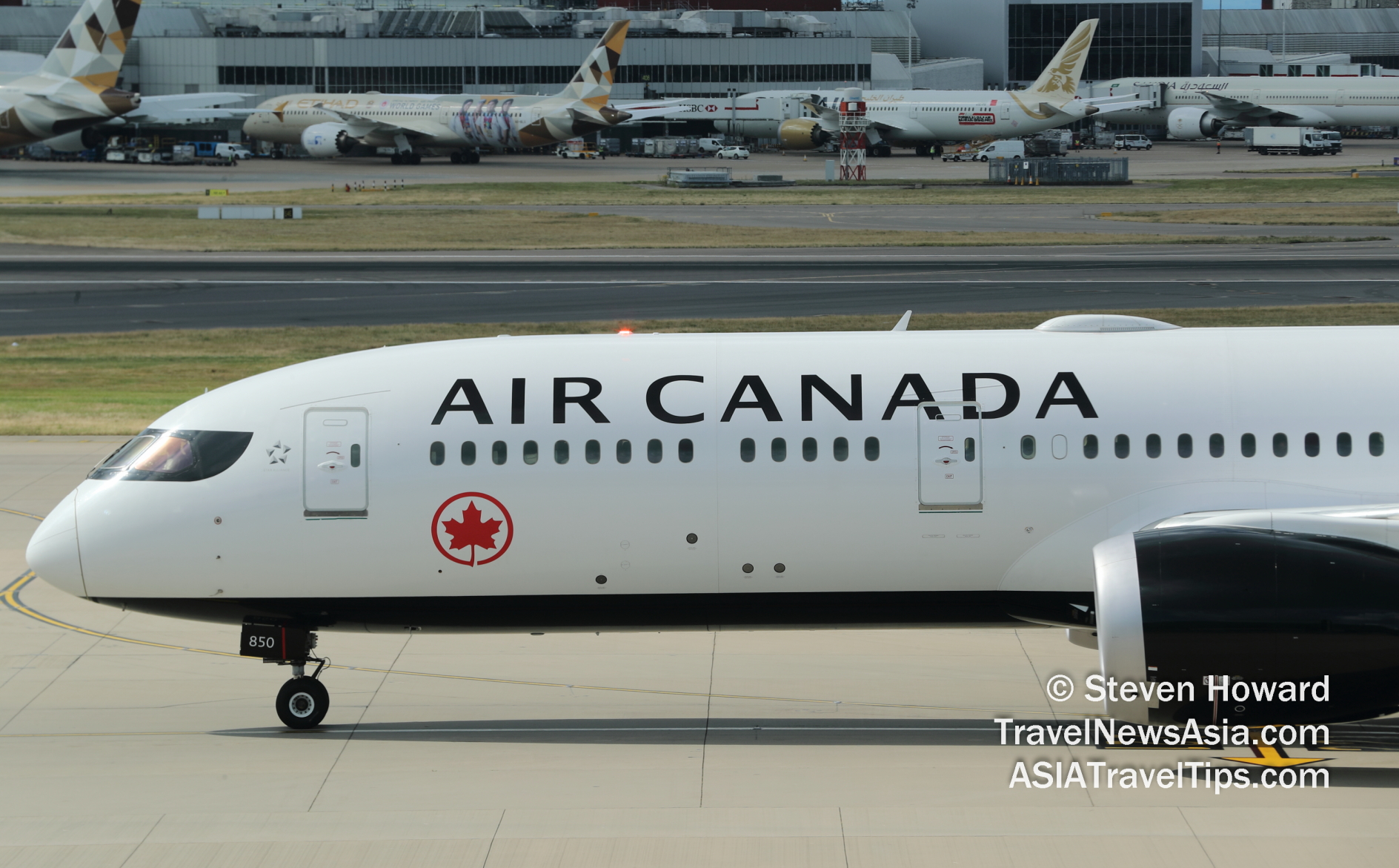 Air Canada B787-8 reg: C-FRTU. Picture by Steven Howard of TravelNewsAsia.com Click to enlarge.