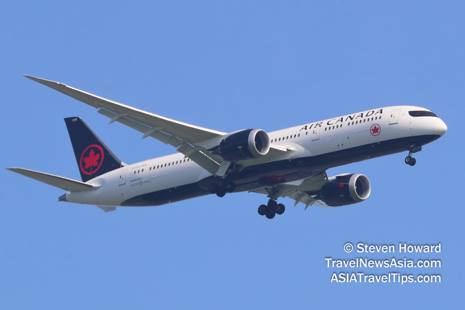 Air Canada B787-9 reg: C-FVLX. Picture by Steven Howard of TravelNewsAsia.com Click to enlarge.