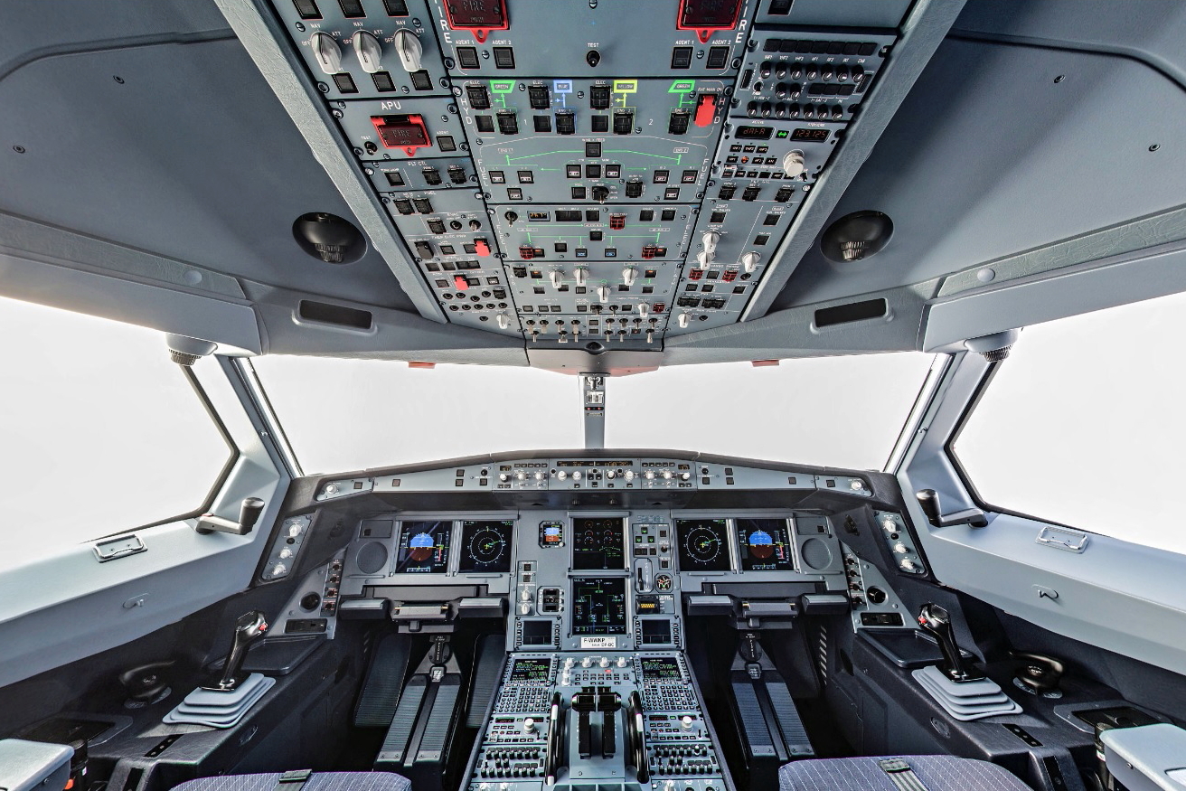 Cockpit of an Airbus A330. Click to enlarge.