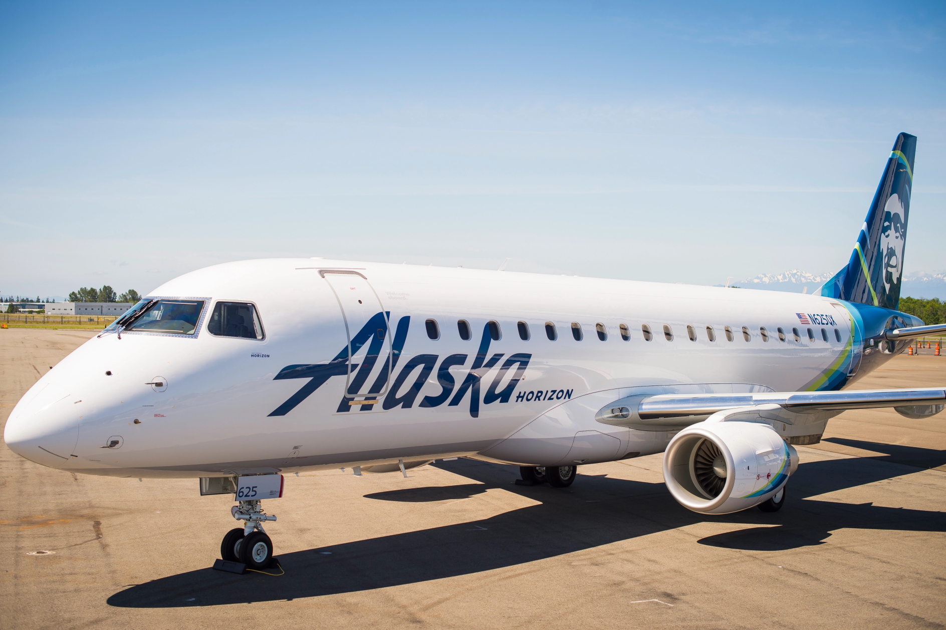 Alaska Air E175. Click to enlarge.