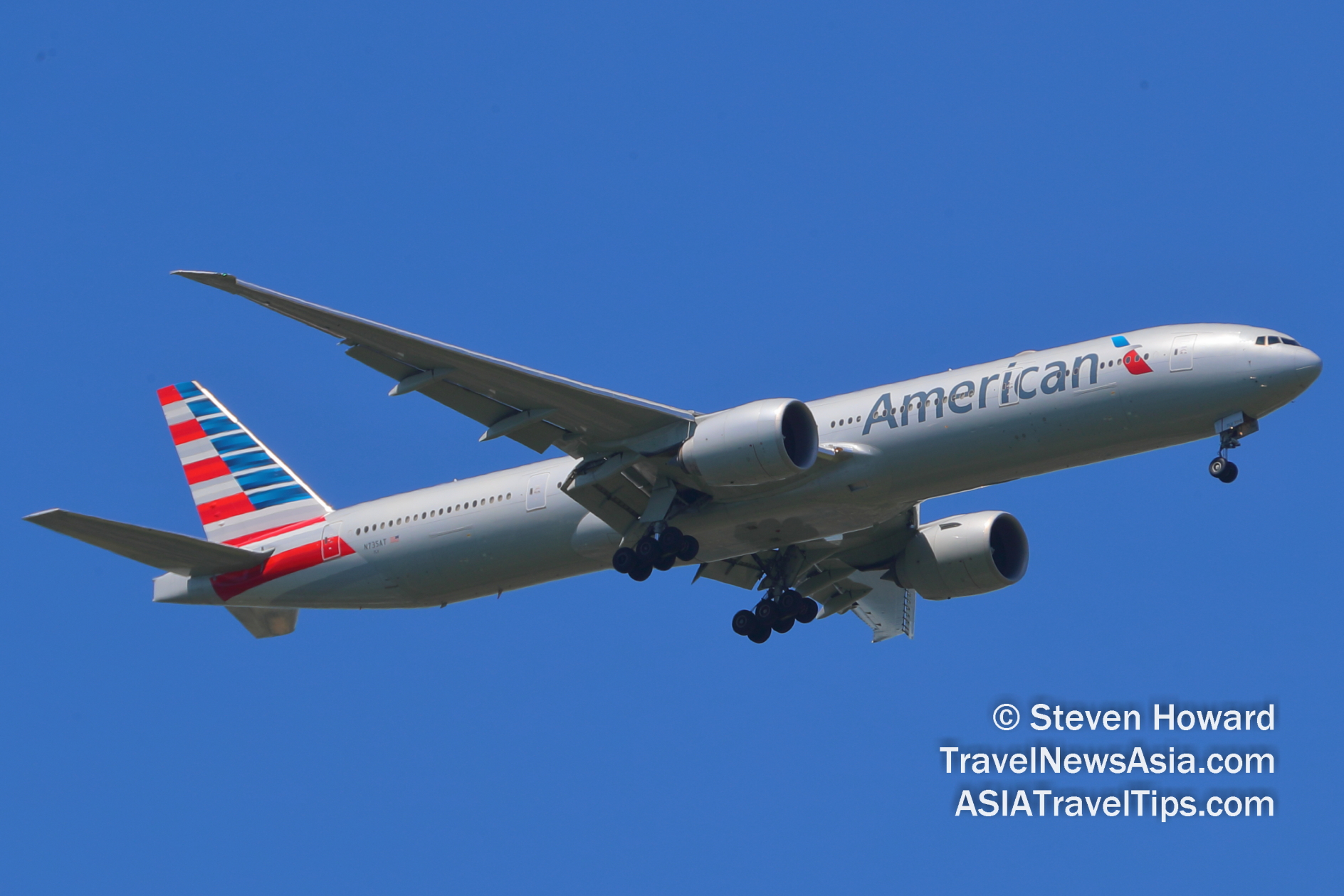 American Airlines B777 reg: N735AT. Picture by Steven Howard of TravelNewsAsia.com Click to enlarge.