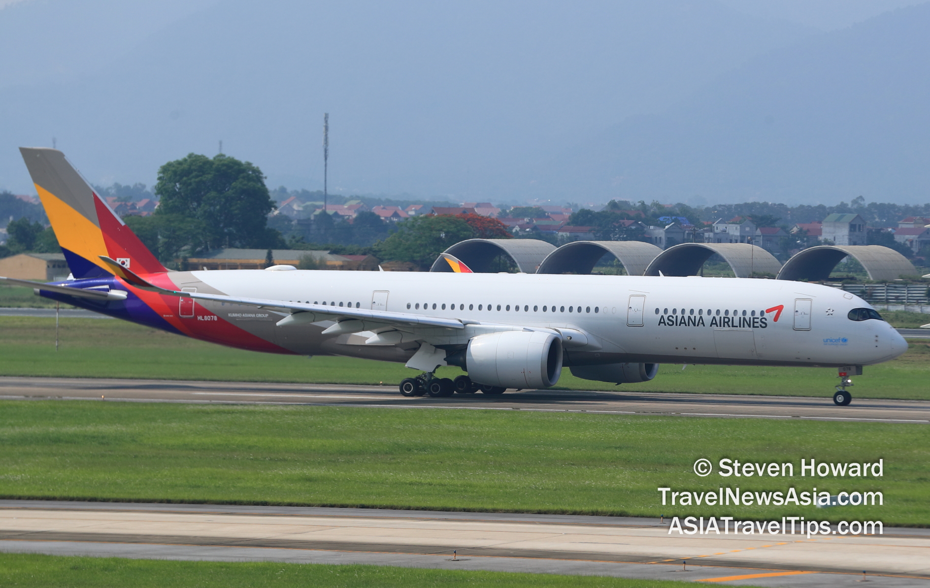 Asiana Airlines A350 reg: HL8078. Picture by Steven Howard of TravelNewsAsia.com Click to enlarge.