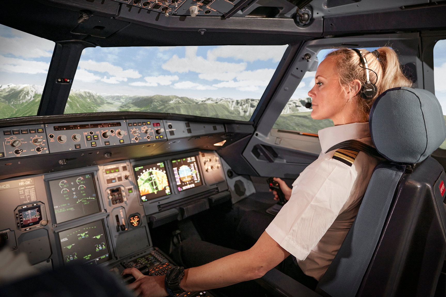 Avion A320 Full Flight Simulator. Click to enlarge.