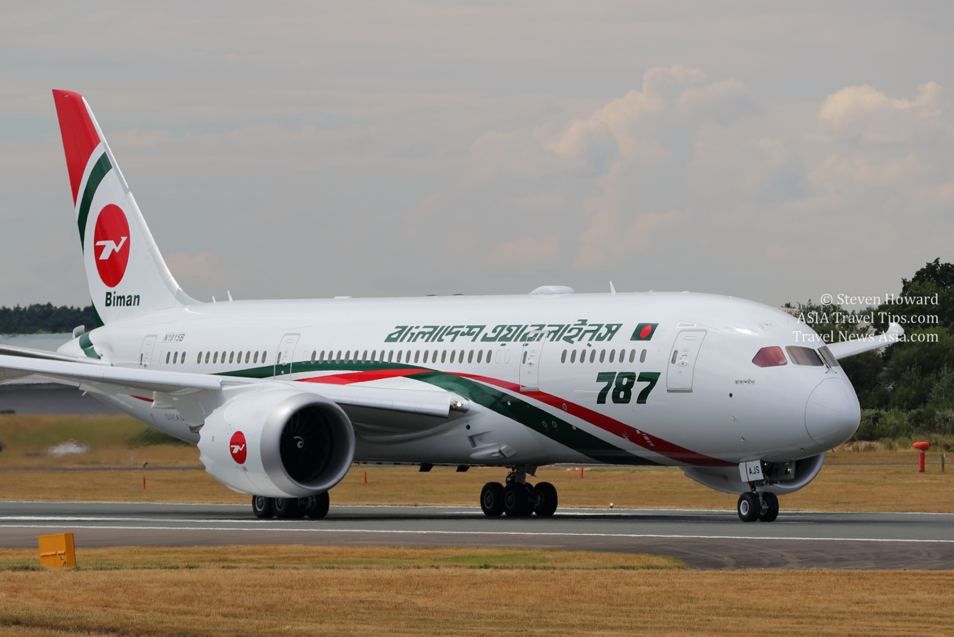 Biman Bangladesh Airlines Boeing 787. Picture by Steven Howard of TravelNewsAsia.com Click to enlarge.