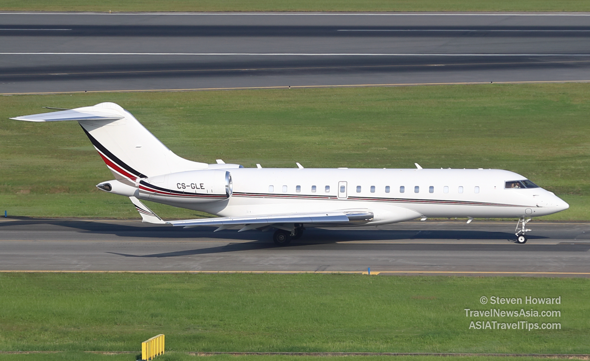 Bombardier Global 6000 reg: CS-GLE at Changi. Picture by Steven Howard of TravelNewsAsia.com Click to enlarge.