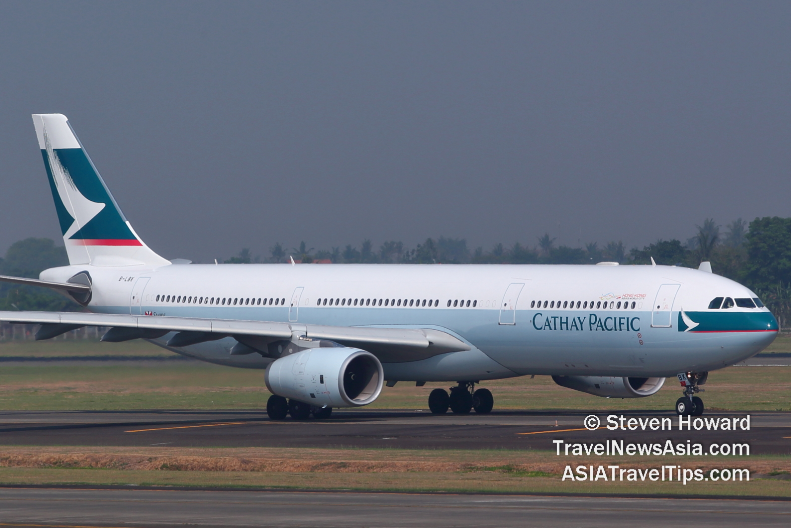 Cathay Pacific A330 reg B-LBK. Picture by Steven Howard of TravelNewsAsia.com Click to enlarge.