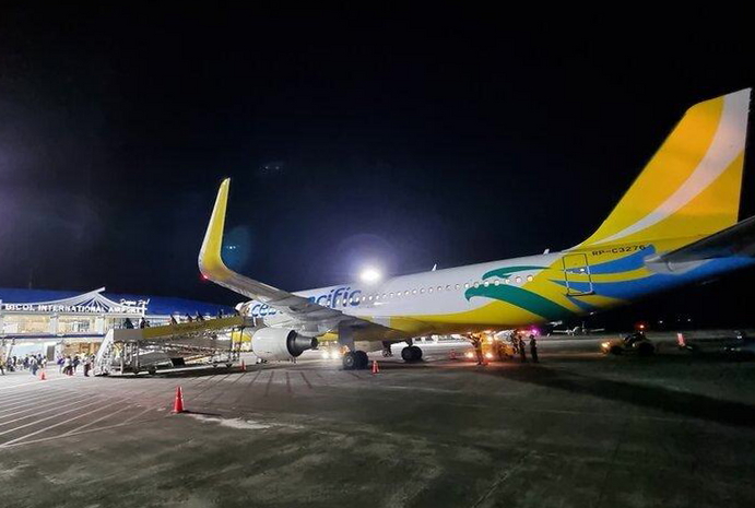 Cebu Pacific A320 at BIA. Click to enlarge.