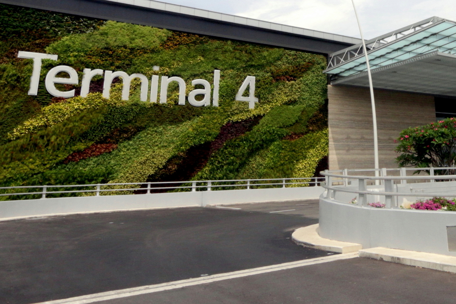 Singapore' Changi airport to reopen Terminal 2 ahead of