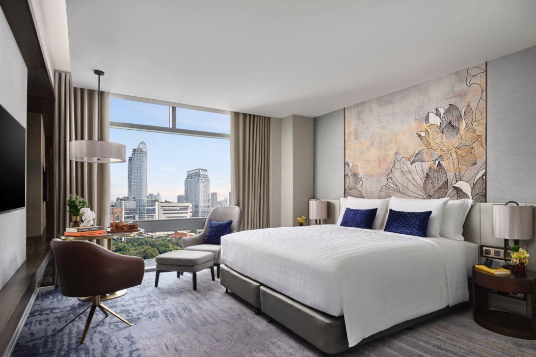 Deluxe Room at Chatrium Grand Bangkok in Thailand. Click to enlarge.