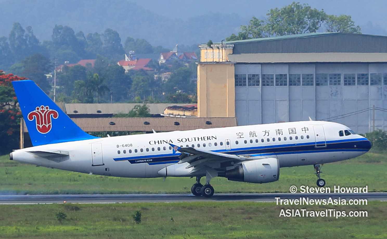 China Southern A319 reg: B-6408. Picture by Steven Howard of TravelNewsAsia.com Click to enlarge.