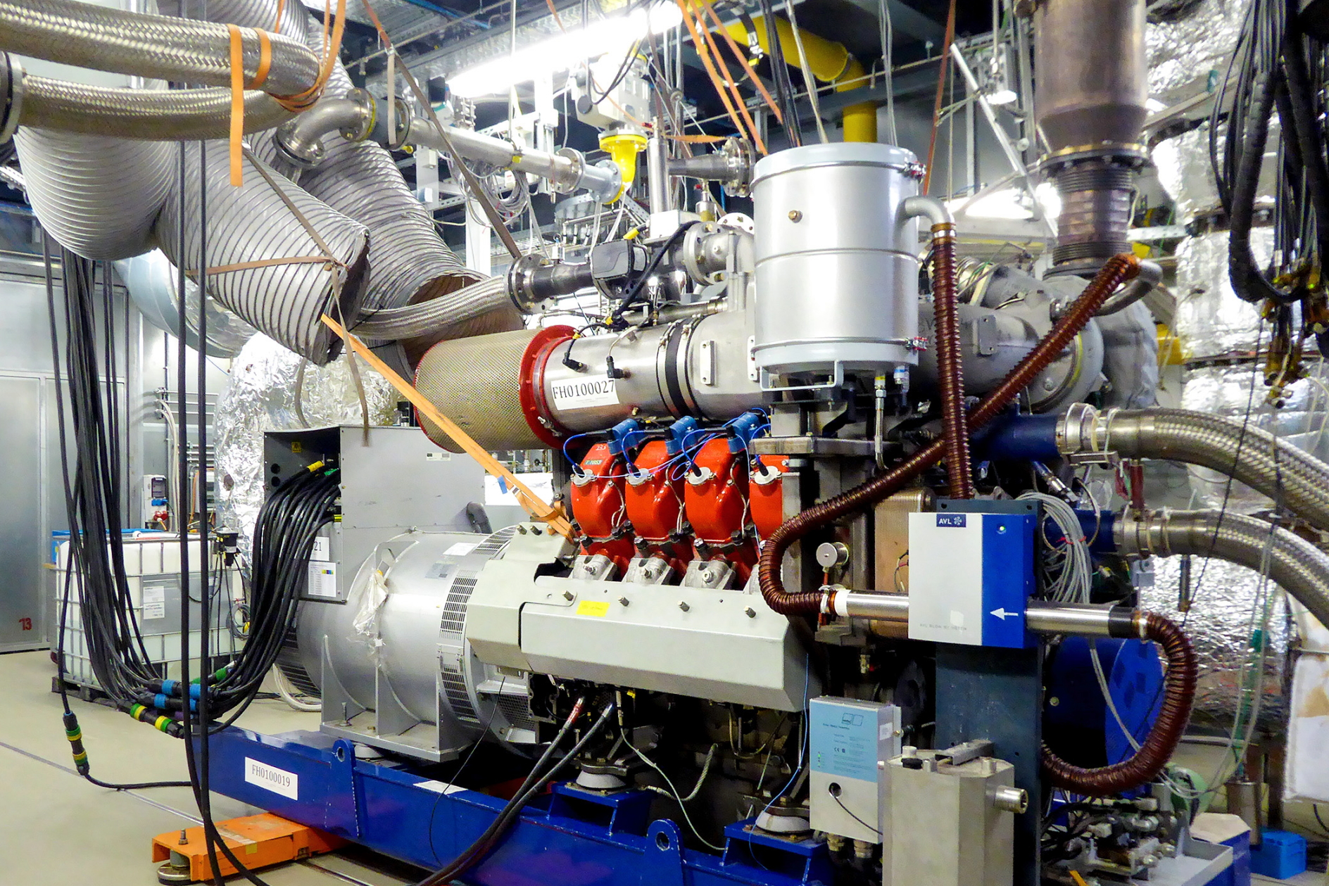 Rolls-Royce has commissioned its first in-house test stand for mtu hydrogen engines at its Augsburg site. Click to enlarge.