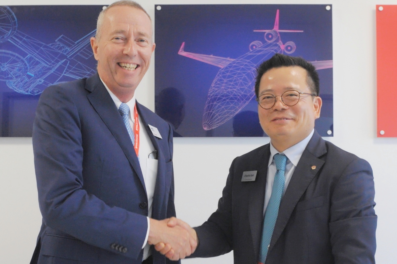 Mike Madsen, Honeywell with Sungchul Eoh, Hanwha Systems. Click to enlarge.