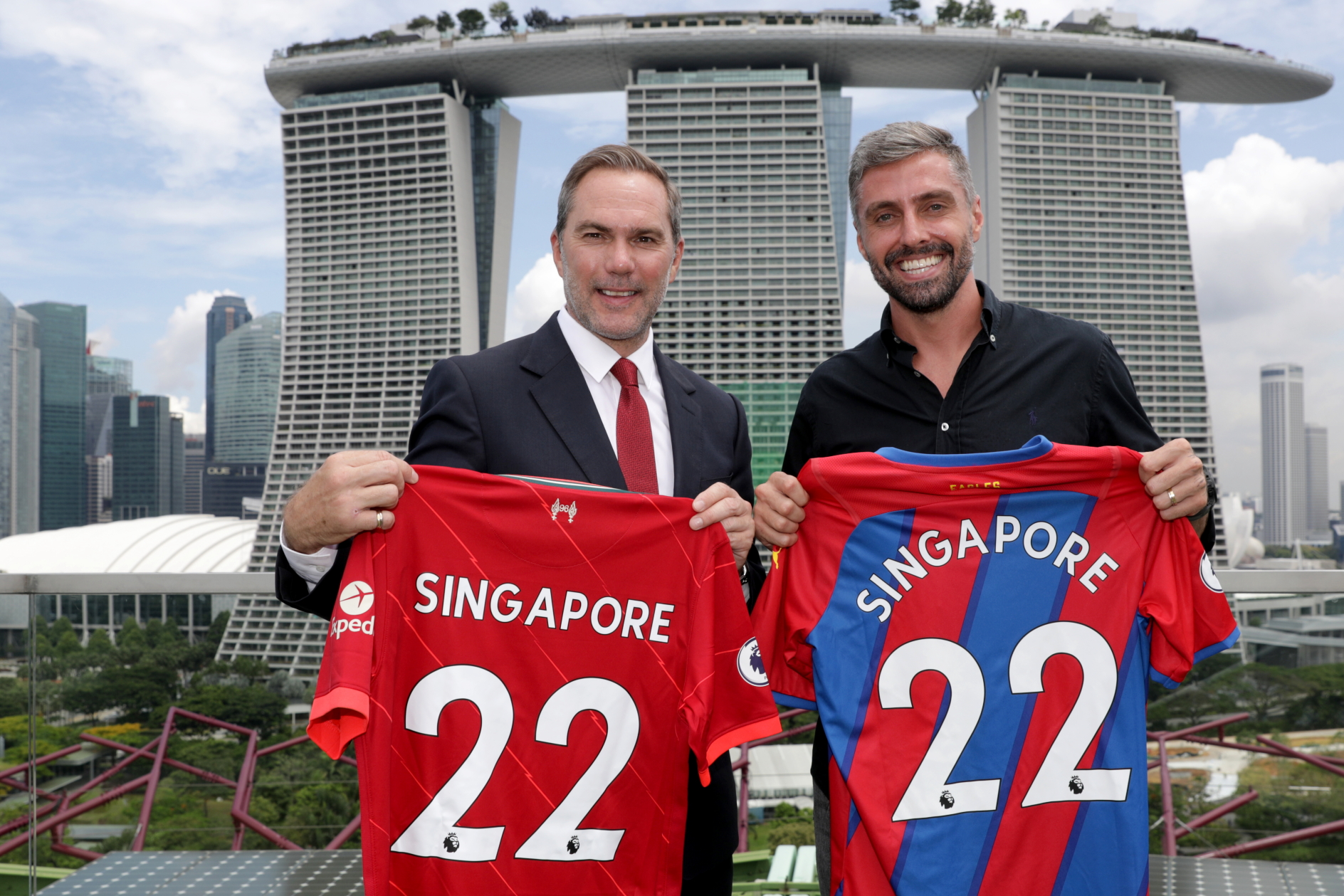 Jason McAteer (left) with Andre Moritz. Picture: Standard Chartered Singapore Trophy 2022. Click to enlarge.