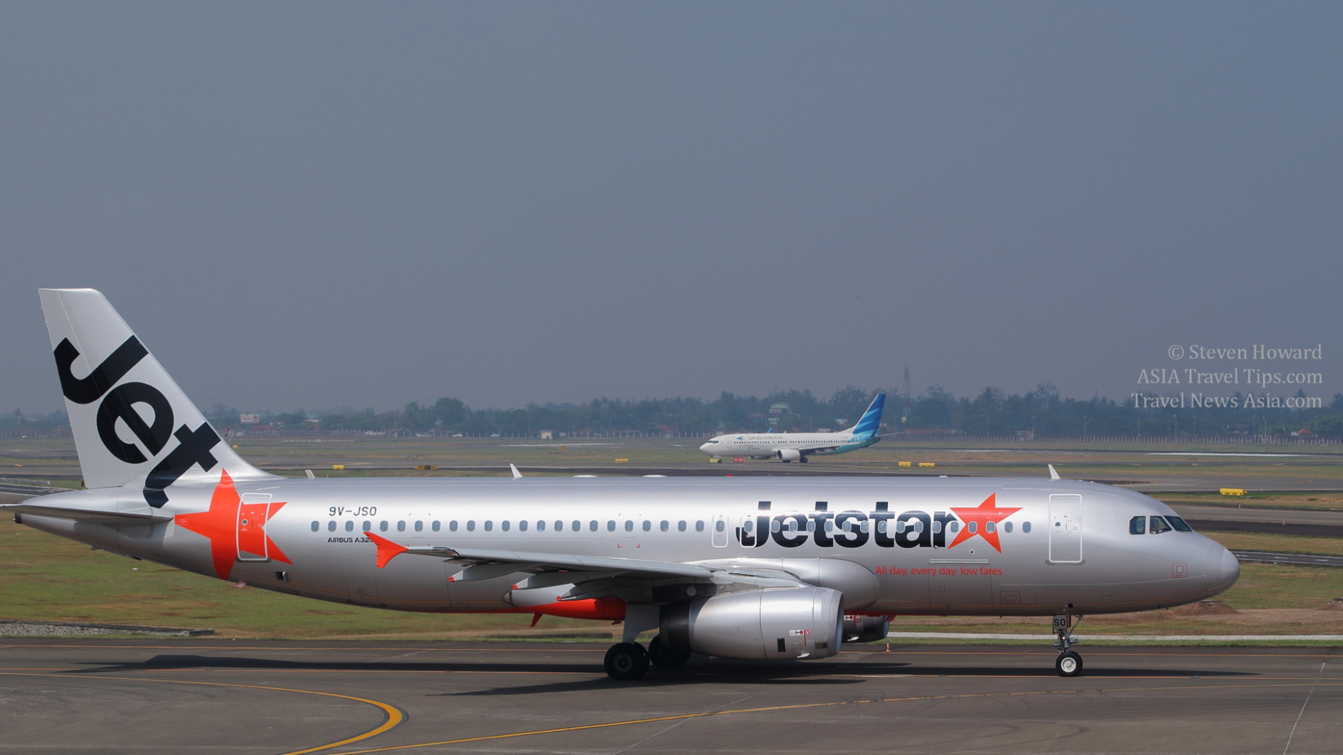 Jetstar Asia Airbus A320 reg: 9V-JSO. Picture by Steven Howard of TravelNewsAsia.com Click to enlarge.