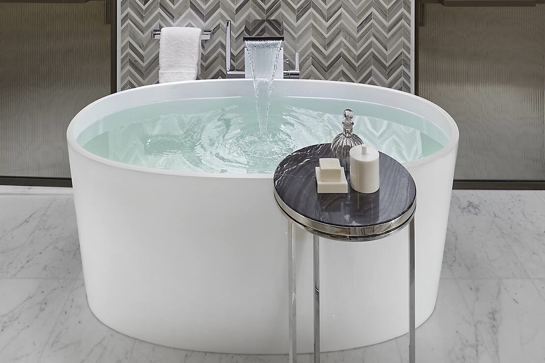 Bath in the Penthouse Suite of Mandarin Oriental London Hyde Park. Click to enlarge.