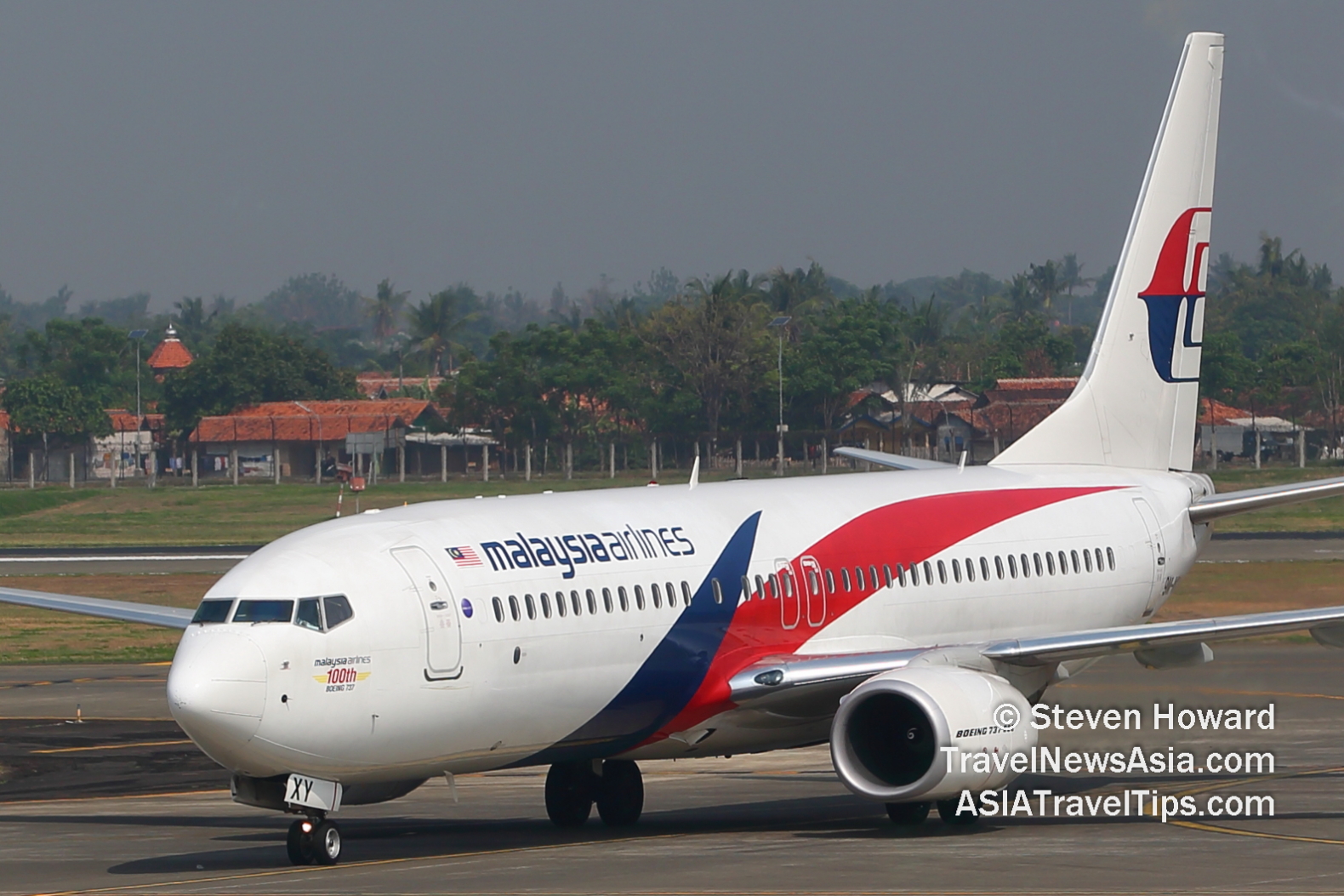 Malaysia Airlines B737-8. Picture by Steven Howard of TravelNewsAsia.com Click to enlarge.