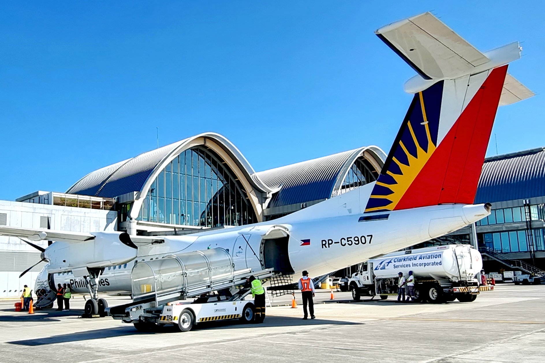 Philippine Airlines Dash 8 reg: RP-C5907. Click to enlarge.