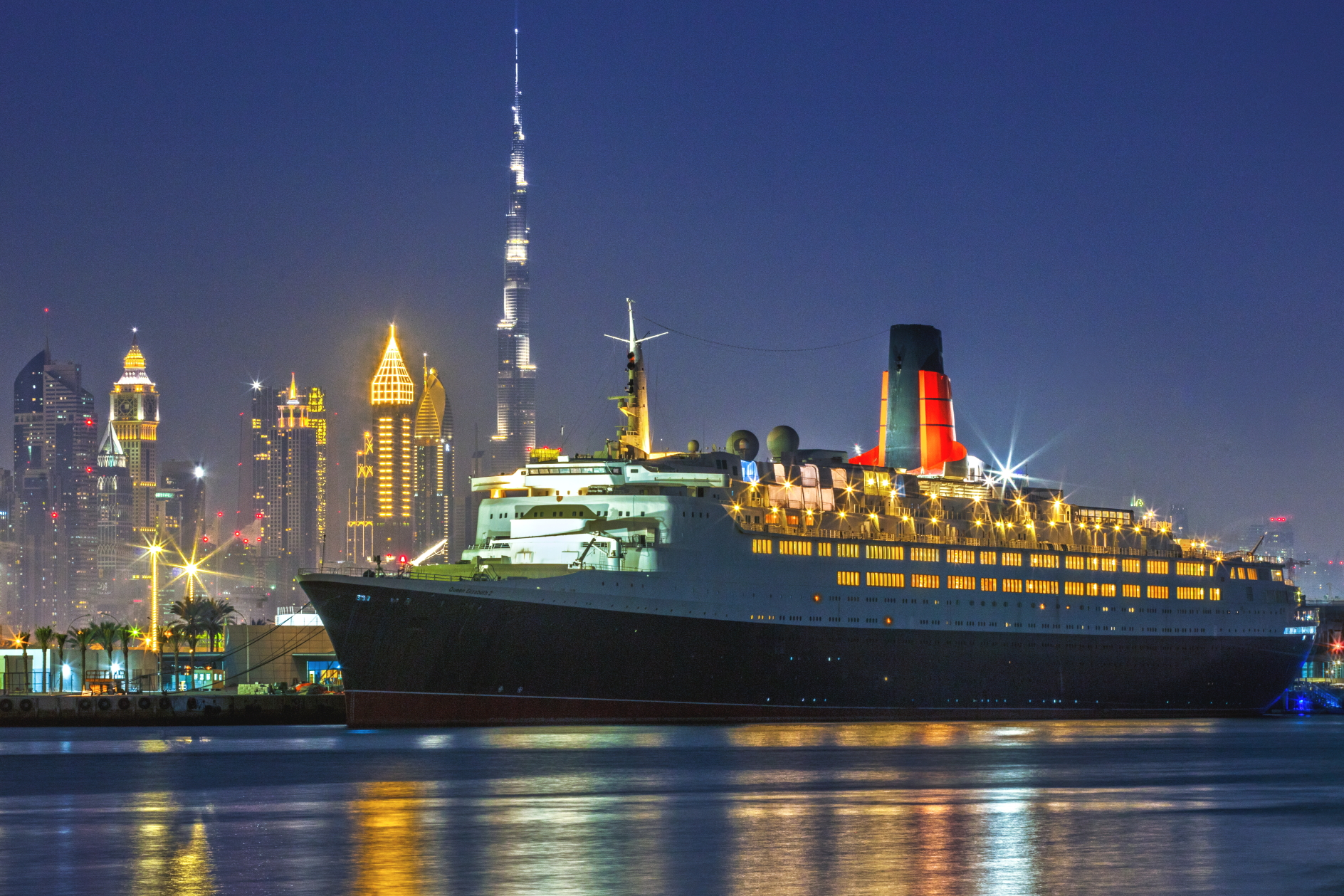 Queen Elizabeth 2 (QE2) cruise ship in Dubai. Click to enlarge.