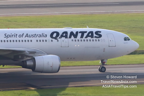 QantasA330rVH EBJ 8481M