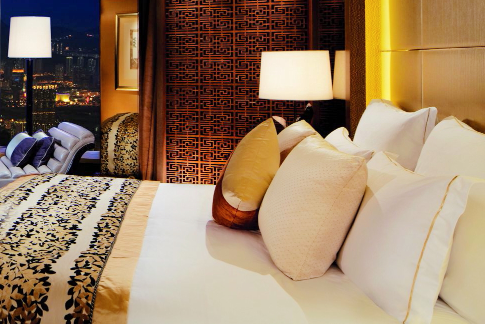 Luxurious bedding at The Ritz-Carlton, Hong Kong. Click to enlarge.
