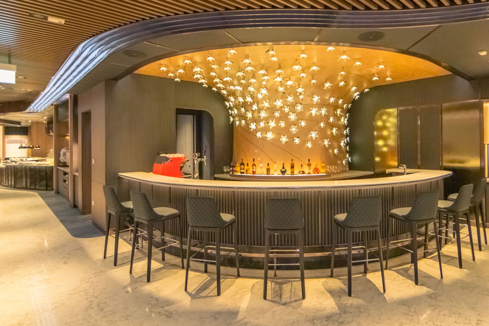 Lalique Crystal Bar at Singapore Airlines' First Class Lounge at Changi Airport. Click to enlarge.