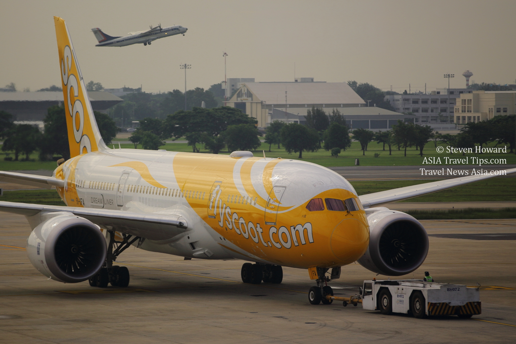 Scoot Boeing 787 Dreamliner at DMK. Picture by Steven Howard of TravelNewsAsia.com Click to enlarge.